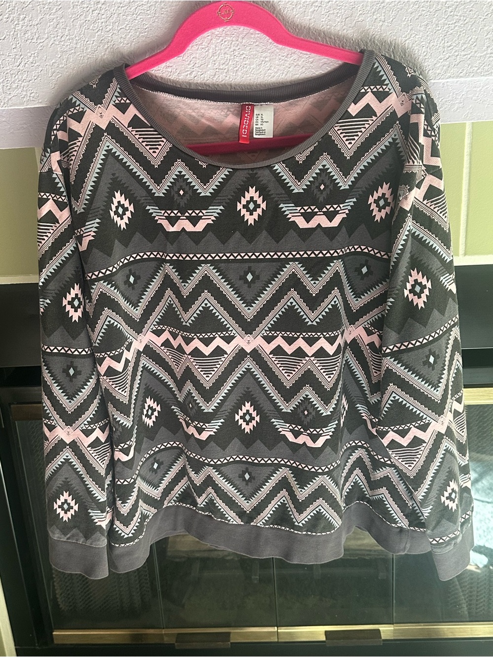DIVIDED H&M Gray and Pink Aztec-Pattern Crewneck 100% Cotton Top (XL) - NWOT